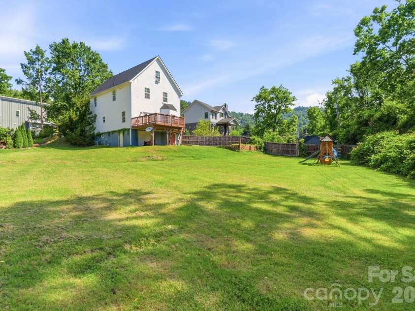 404 Stratford Road, Asheville, NC 28804.  MLS# CAR4393541, YatesRealty ID 30889. 