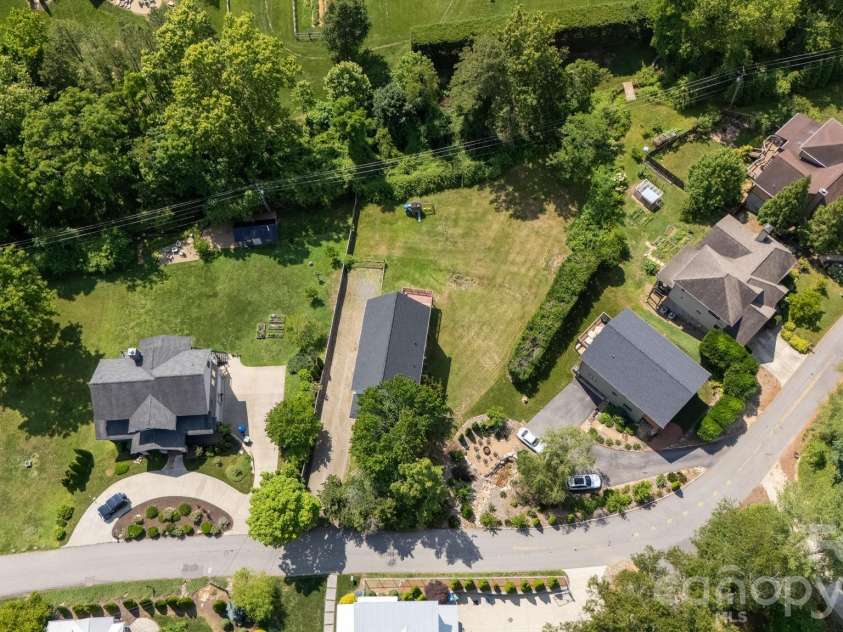 404 Stratford Road, Asheville, NC 28804.  MLS# CAR4393541, YatesRealty ID 30889. 