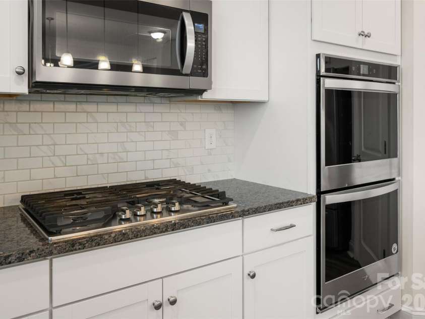 2015 Saddlebred Drive, Iron Station, NC 28080.  MLS# CAR4338671, YatesRealty ID 3089. Gas Cooktop, stainless steel appliances