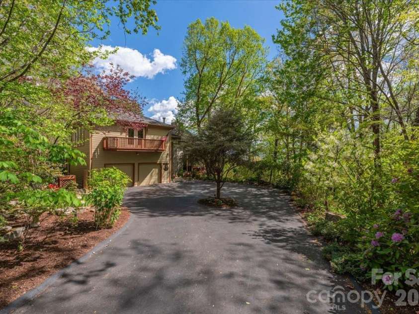 1108 Rocky Knob Road, Waynesville, NC 28786.  MLS# CAR4371644, YatesRealty ID 30890. Beautiful Private Entry