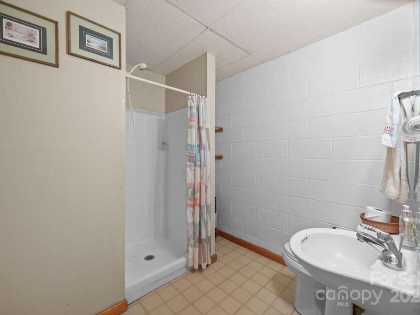 840 Deer Lake Run, Salisbury, NC 28146.  MLS# CAR4279838, YatesRealty ID 30890. 3rd Bath down stairs in the basement