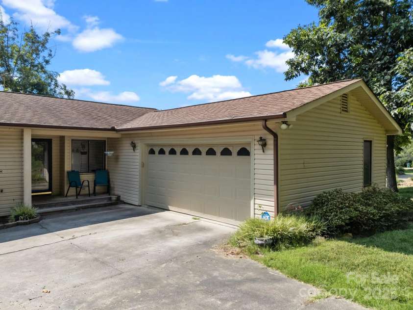 840 Deer Lake Run, Salisbury, NC 28146.  MLS# CAR4279838, YatesRealty ID 30890. Attached Garage