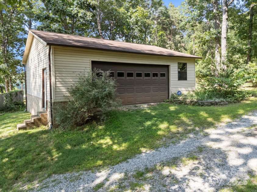 840 Deer Lake Run, Salisbury, NC 28146.  MLS# CAR4279838, YatesRealty ID 30890. Detached Garage- Current owner used it to store boat