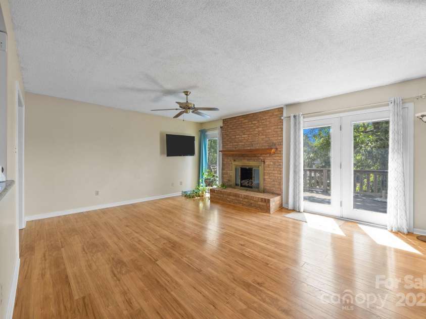 840 Deer Lake Run, Salisbury, NC 28146.  MLS# CAR4279838, YatesRealty ID 30890. Family room