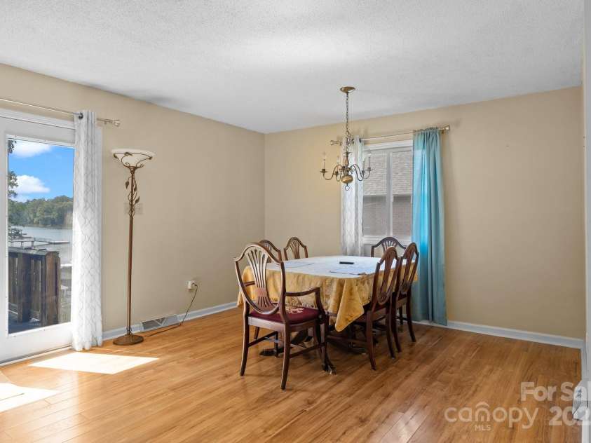 840 Deer Lake Run, Salisbury, NC 28146.  MLS# CAR4279838, YatesRealty ID 30890. Nice size Dining area!