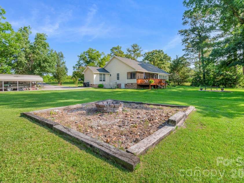 1240 Ponderosa Drive, Cassatt, SC 29032.  MLS# CAR4392472, YatesRealty ID 30891. 