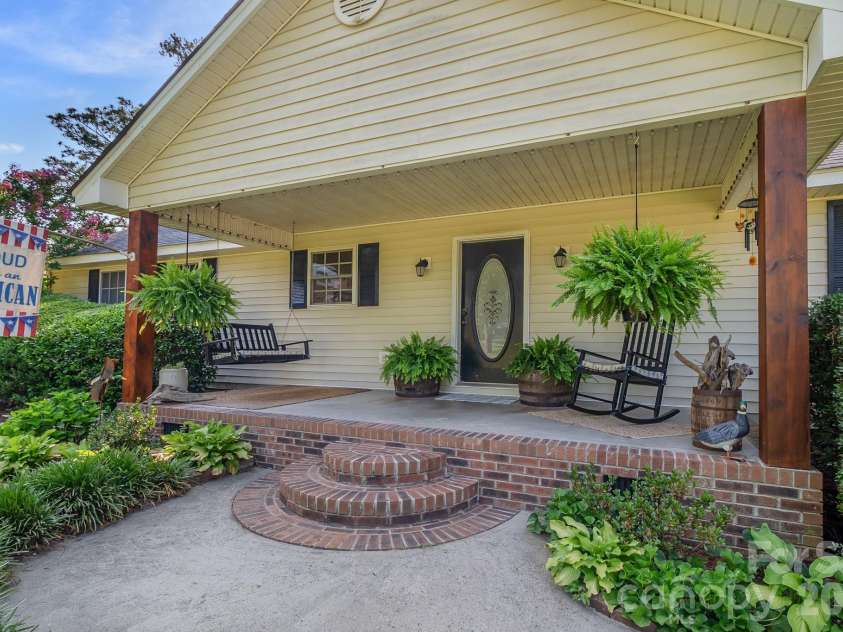 1240 Ponderosa Drive, Cassatt, SC 29032.  MLS# CAR4392472, YatesRealty ID 30891. 