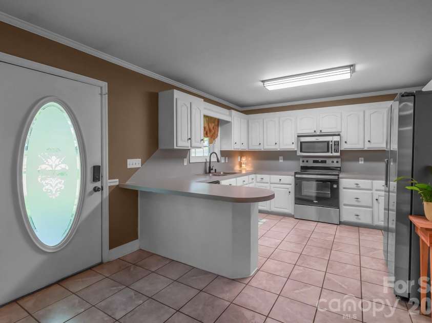 1240 Ponderosa Drive, Cassatt, SC 29032.  MLS# CAR4392472, YatesRealty ID 30891. 