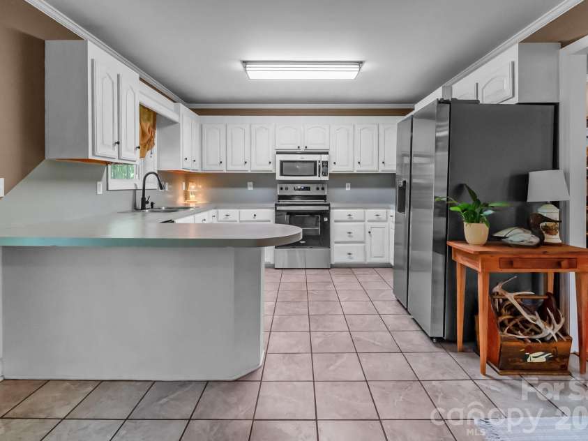 1240 Ponderosa Drive, Cassatt, SC 29032.  MLS# CAR4392472, YatesRealty ID 30891. 