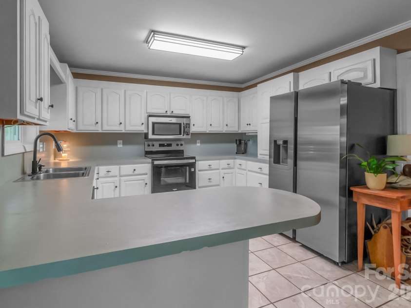 1240 Ponderosa Drive, Cassatt, SC 29032.  MLS# CAR4392472, YatesRealty ID 30891. 