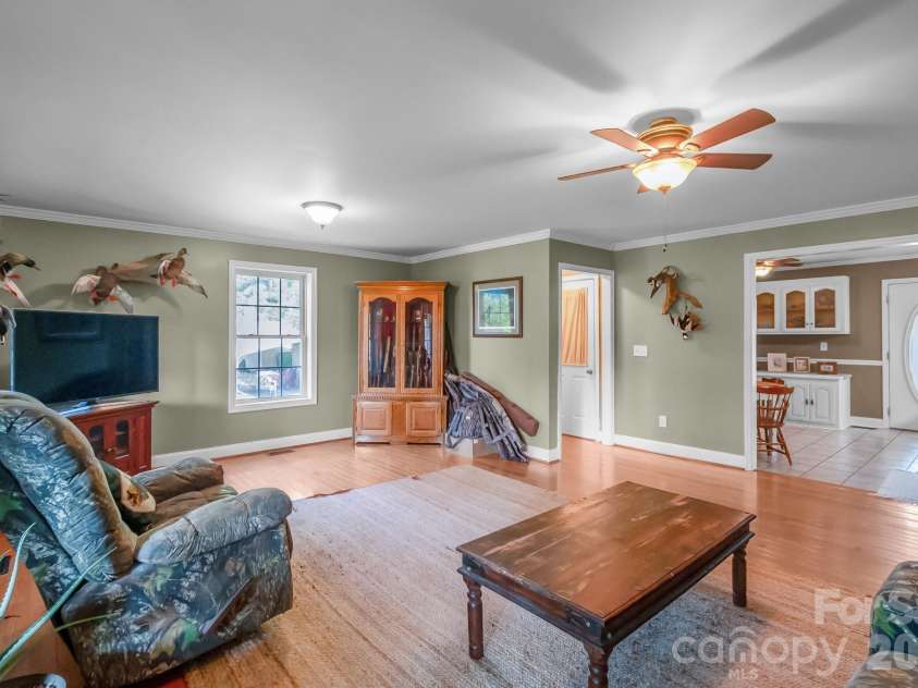 1240 Ponderosa Drive, Cassatt, SC 29032.  MLS# CAR4392472, YatesRealty ID 30891. 
