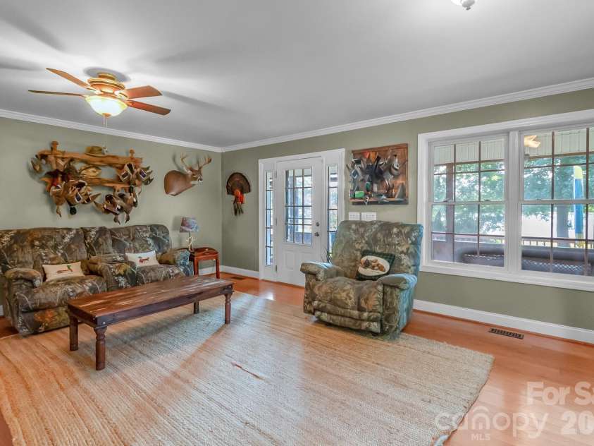 1240 Ponderosa Drive, Cassatt, SC 29032.  MLS# CAR4392472, YatesRealty ID 30891. 