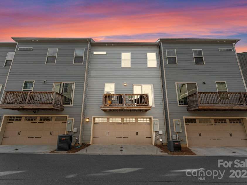 2037 Birchside Drive, Charlotte, NC 28205.  MLS# CAR4251542, YatesRealty ID 30891. 