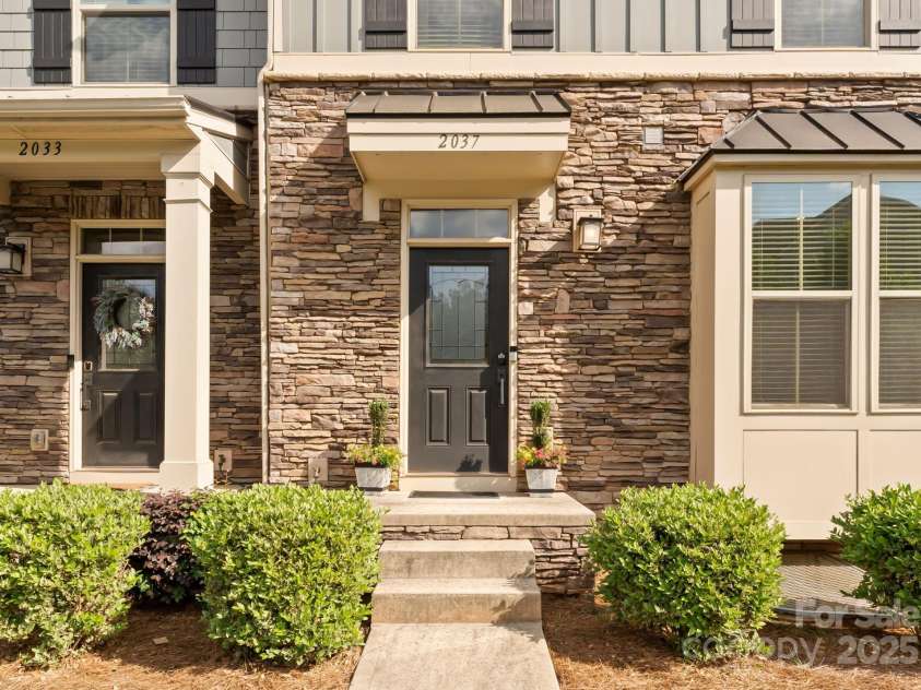 2037 Birchside Drive, Charlotte, NC 28205.  MLS# CAR4251542, YatesRealty ID 30891. 
