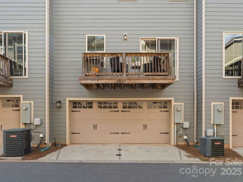 2037 Birchside Drive, Charlotte, NC 28205.  MLS# CAR4251542, YatesRealty ID 30891. 