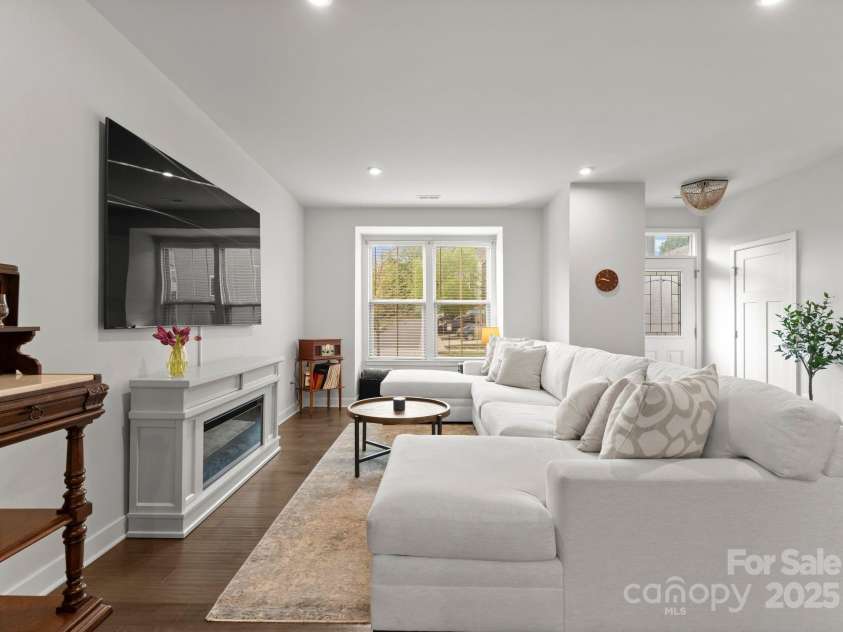 2037 Birchside Drive, Charlotte, NC 28205.  MLS# CAR4251542, YatesRealty ID 30891. 