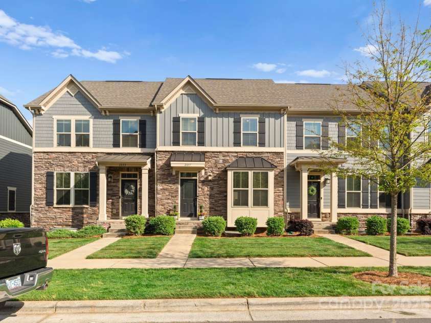 2037 Birchside Drive, Charlotte, NC 28205.  MLS# CAR4251542, YatesRealty ID 30891. 