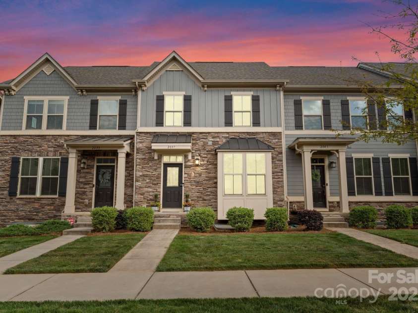2037 Birchside Drive, Charlotte, NC 28205.  MLS# CAR4251542, YatesRealty ID 30891. Welcome to 2037 Birchside Drive