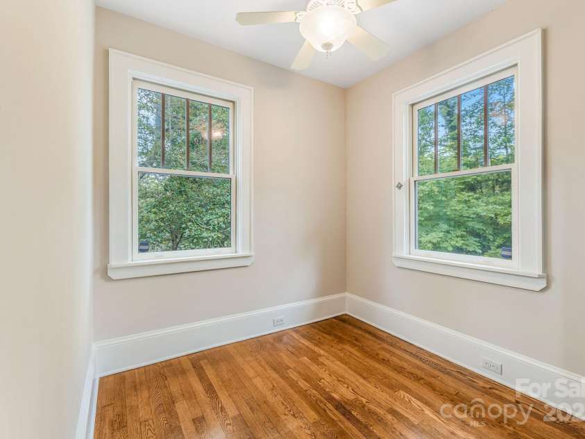 24 Warwick Road, Asheville, NC 28803.  MLS# CAR4265501, YatesRealty ID 30893. 