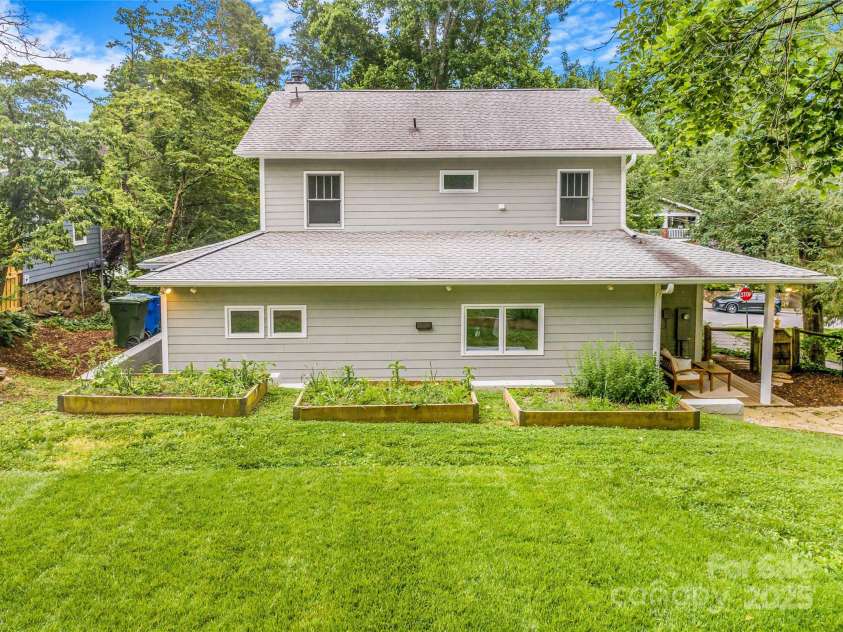 24 Warwick Road, Asheville, NC 28803.  MLS# CAR4265501, YatesRealty ID 30893. 