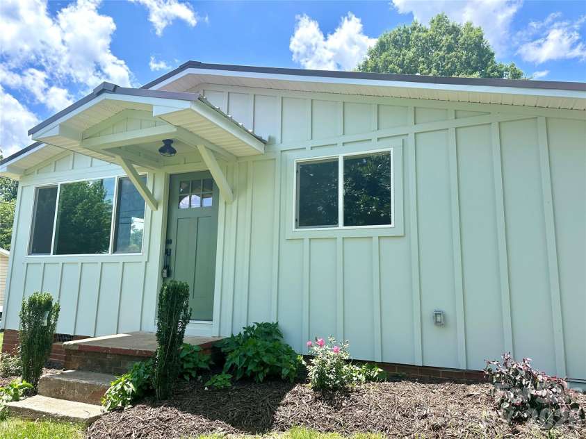908 1st Street, Newton, NC 28658.  MLS# CAR4392573, YatesRealty ID 30893. 
