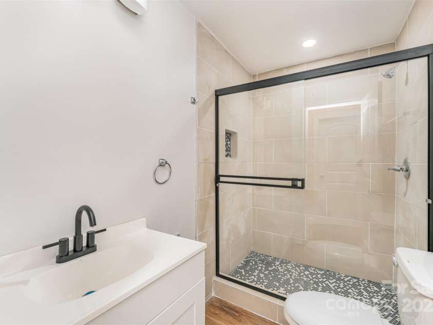 408 Orange Street, Shelby, NC 28150.  MLS# CAR4272889, YatesRealty ID 30894. Bathroom
