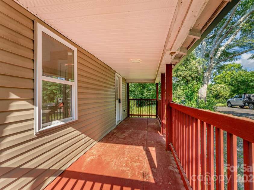 408 Orange Street, Shelby, NC 28150.  MLS# CAR4272889, YatesRealty ID 30894. Front Porch