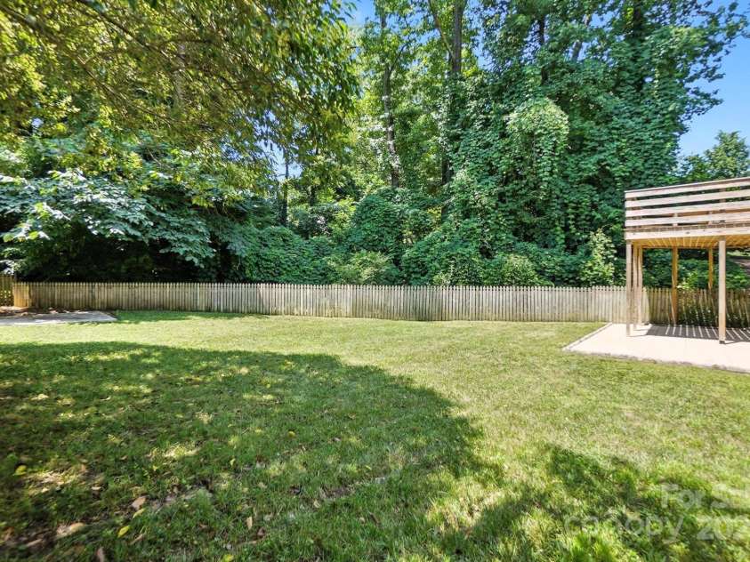 2528 Arnold Drive, Charlotte, NC 28205.  MLS# CAR4277706, YatesRealty ID 30895. 