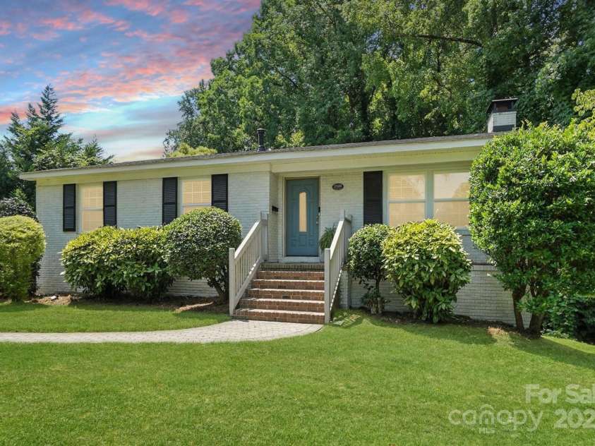 2528 Arnold Drive, Charlotte, NC 28205.  MLS# CAR4277706, YatesRealty ID 30895. 