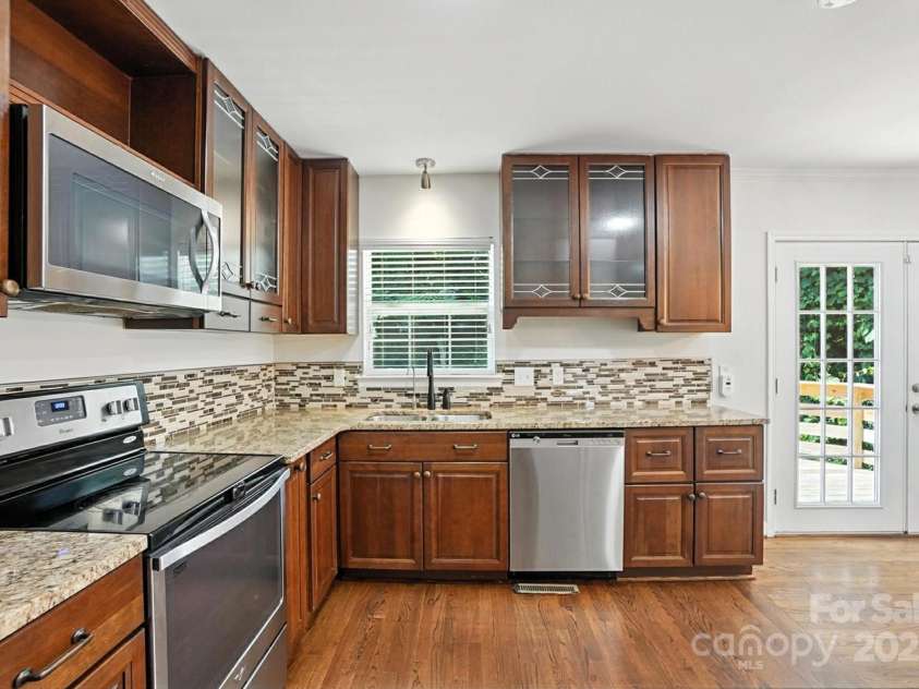 2528 Arnold Drive, Charlotte, NC 28205.  MLS# CAR4277706, YatesRealty ID 30895. 