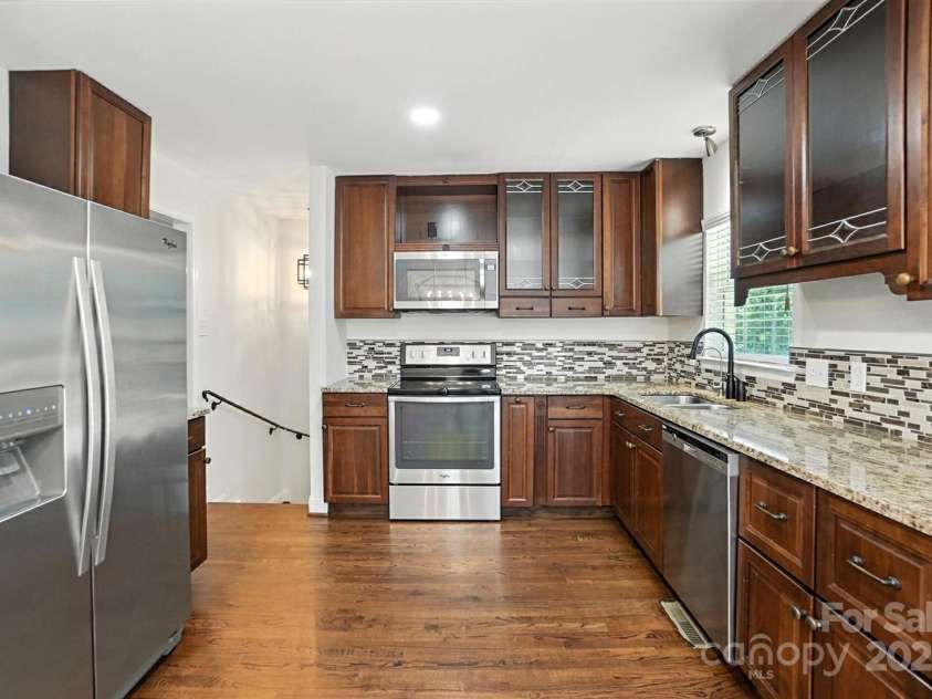 2528 Arnold Drive, Charlotte, NC 28205.  MLS# CAR4277706, YatesRealty ID 30895. 