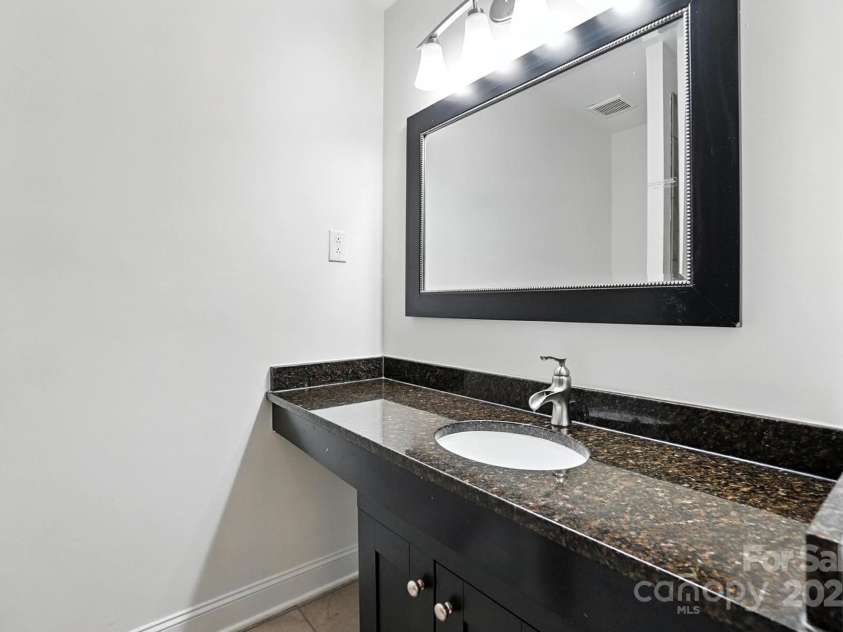 2528 Arnold Drive, Charlotte, NC 28205.  MLS# CAR4277706, YatesRealty ID 30895. Full bath