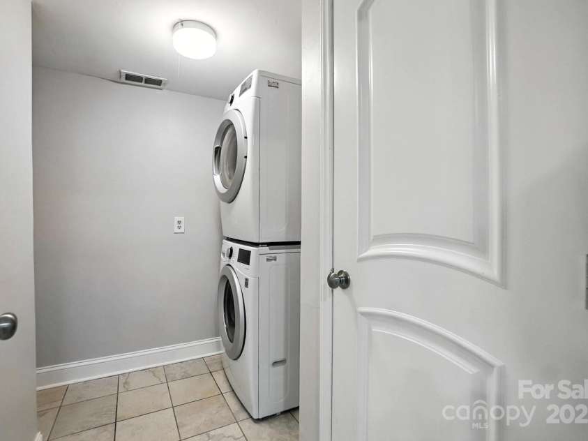 2528 Arnold Drive, Charlotte, NC 28205.  MLS# CAR4277706, YatesRealty ID 30895. Laundry Room