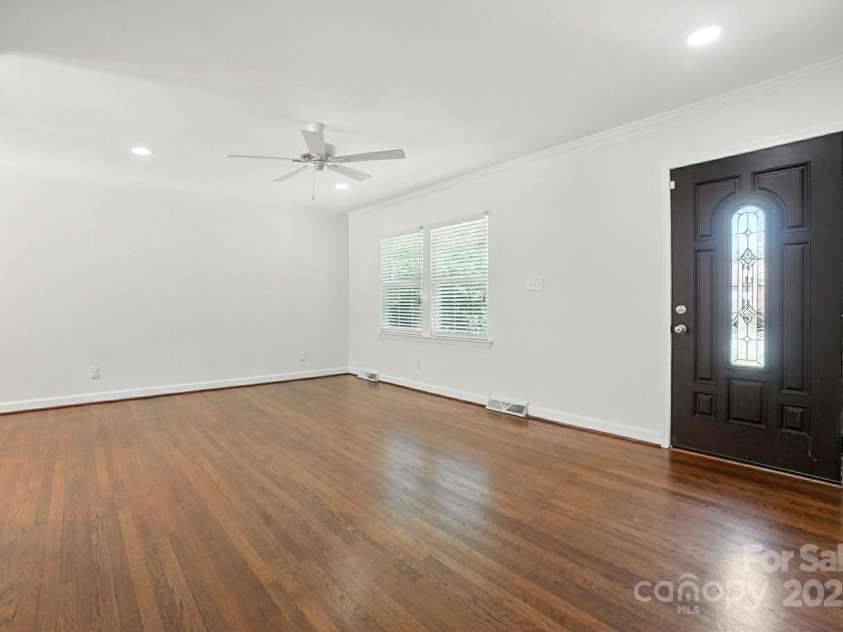 2528 Arnold Drive, Charlotte, NC 28205.  MLS# CAR4277706, YatesRealty ID 30895. Living room