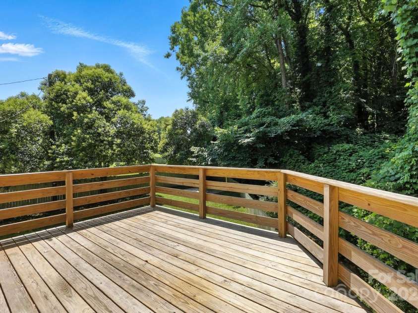 2528 Arnold Drive, Charlotte, NC 28205.  MLS# CAR4277706, YatesRealty ID 30895. Upper deck