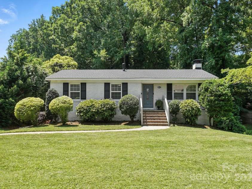 2528 Arnold Drive, Charlotte, NC 28205.  MLS# CAR4277706, YatesRealty ID 30895. Welcome home!