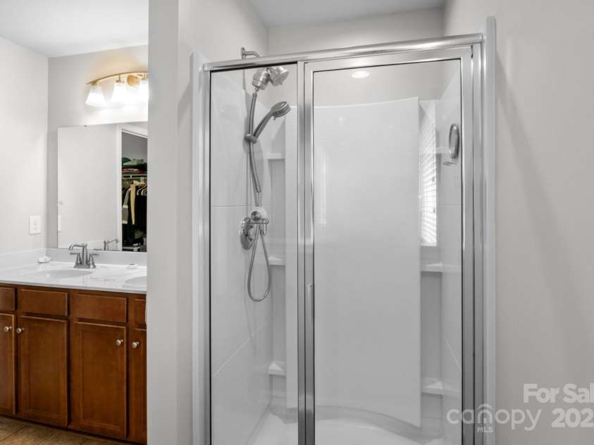 10621 Shanon Darby Lane, Charlotte, NC 28214.  MLS# CAR4276673, YatesRealty ID 30896. 