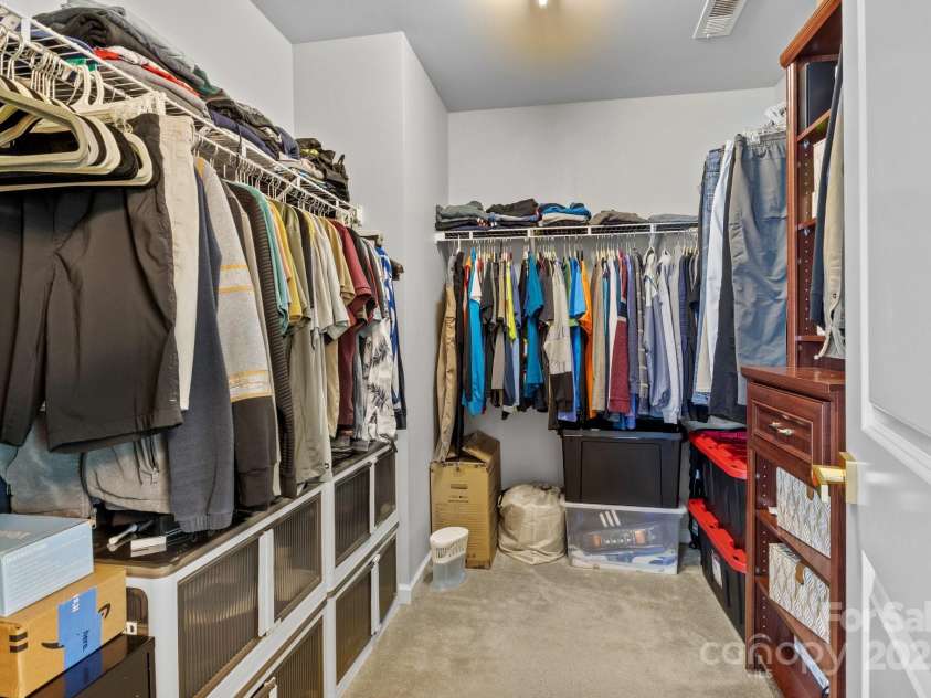 10621 Shanon Darby Lane, Charlotte, NC 28214.  MLS# CAR4276673, YatesRealty ID 30896. 