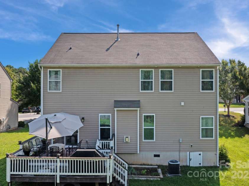 10621 Shanon Darby Lane, Charlotte, NC 28214.  MLS# CAR4276673, YatesRealty ID 30896. 