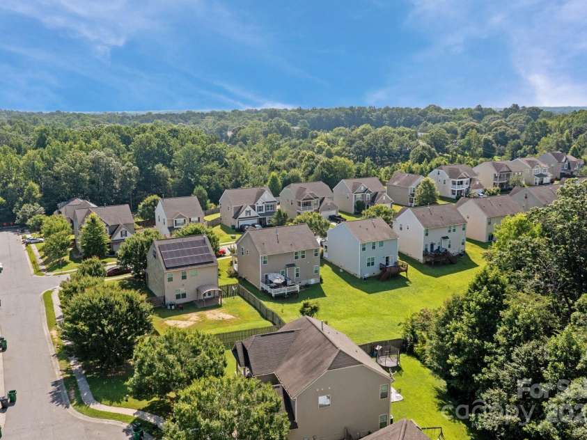 10621 Shanon Darby Lane, Charlotte, NC 28214.  MLS# CAR4276673, YatesRealty ID 30896. 