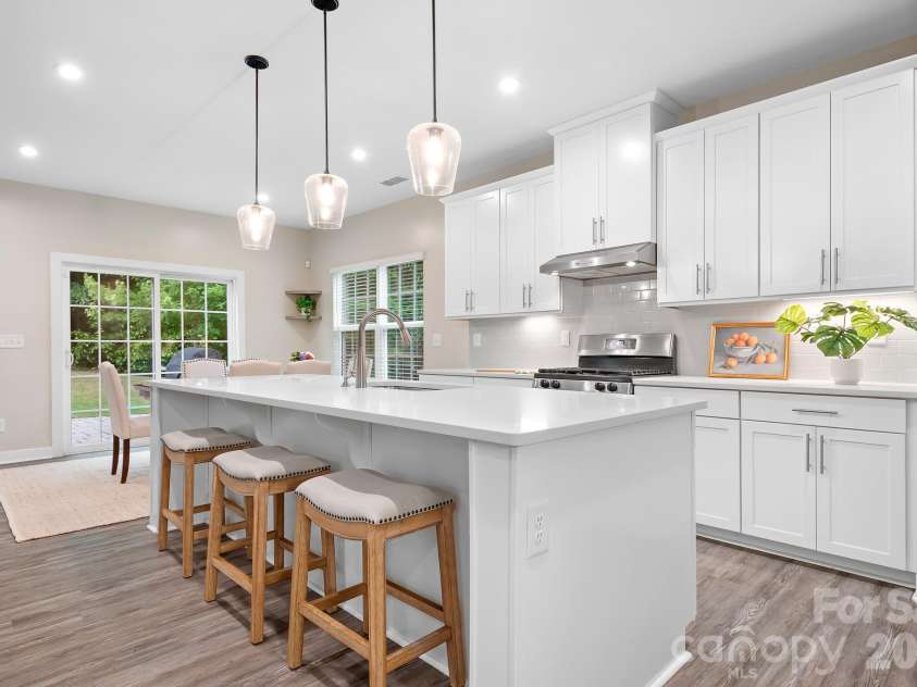 9233 Hollow Bend Drive, Huntersville, NC 28078.  MLS# CAR4379138, YatesRealty ID 30897. 