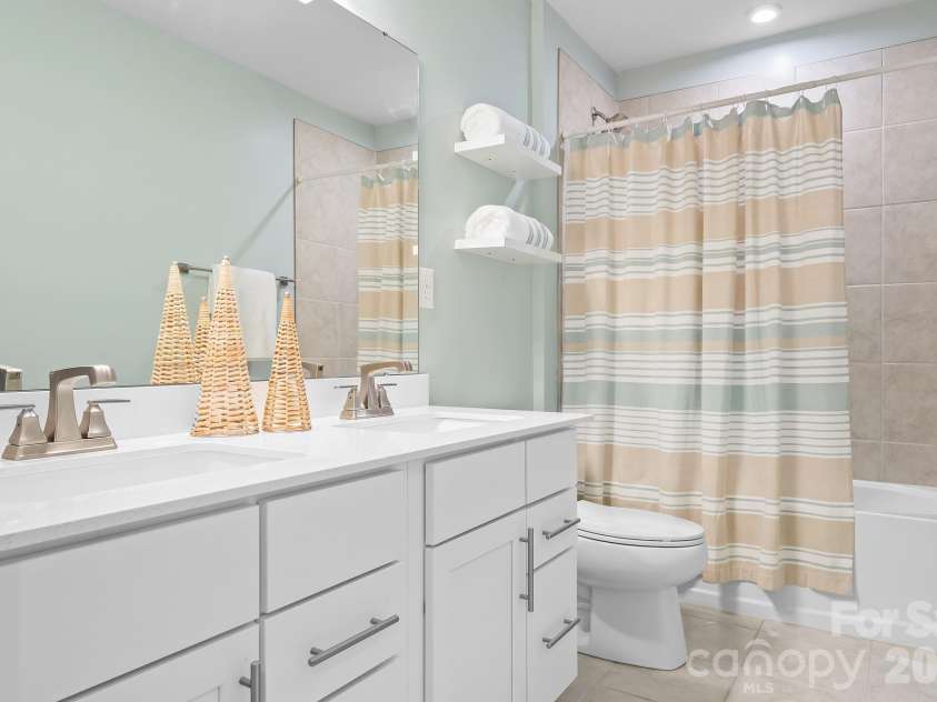 9233 Hollow Bend Drive, Huntersville, NC 28078.  MLS# CAR4379138, YatesRealty ID 30897. Secondary bathroom #2