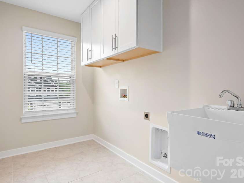 9233 Hollow Bend Drive, Huntersville, NC 28078.  MLS# CAR4379138, YatesRealty ID 30897. Spacious Laundry Room