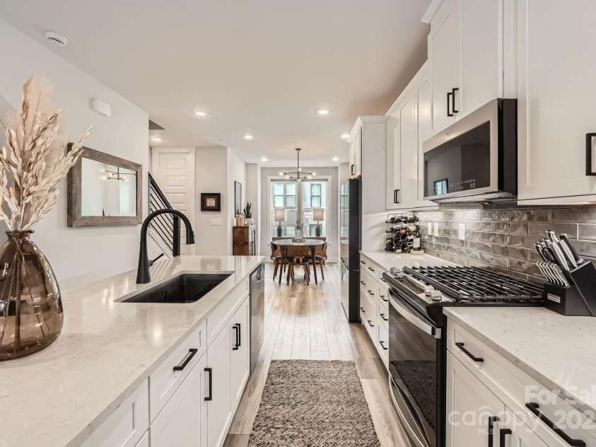 5007 Tiny Lane, Charlotte, NC 28203.  MLS# CAR4281564, YatesRealty ID 30898. 