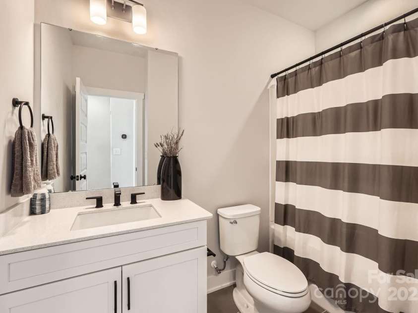 5007 Tiny Lane, Charlotte, NC 28203.  MLS# CAR4281564, YatesRealty ID 30898. 