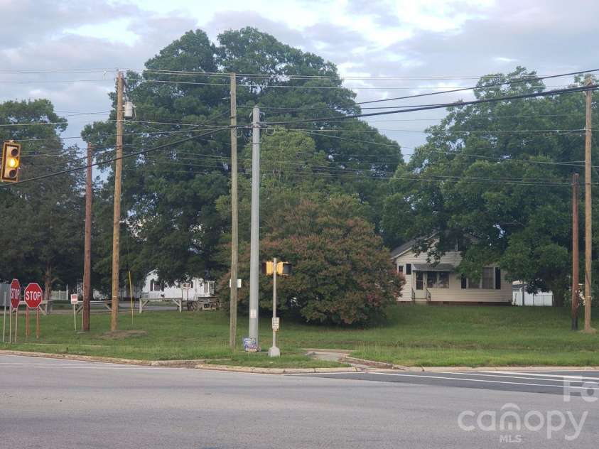 602 Mchord Street, Chester, SC 29706.  MLS# CAR4394383, YatesRealty ID 30898. 