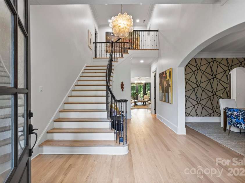 3021 Kings Manor Drive, Matthews, NC 28104.  MLS# CAR4281190, YatesRealty ID 30899. 