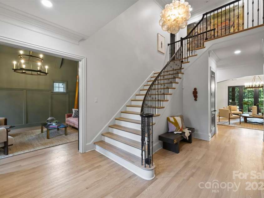 3021 Kings Manor Drive, Matthews, NC 28104.  MLS# CAR4281190, YatesRealty ID 30899. 