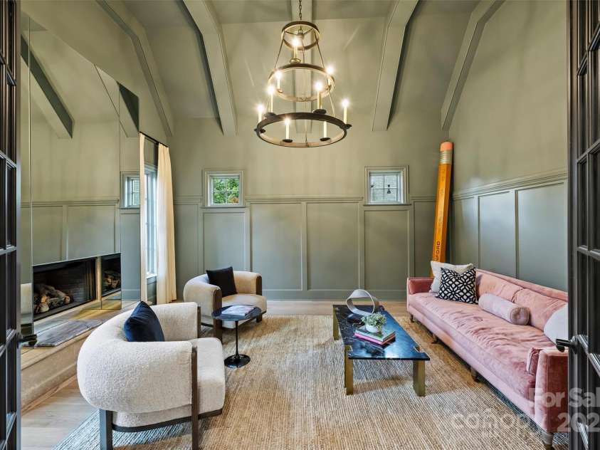 3021 Kings Manor Drive, Matthews, NC 28104.  MLS# CAR4281190, YatesRealty ID 30899. 