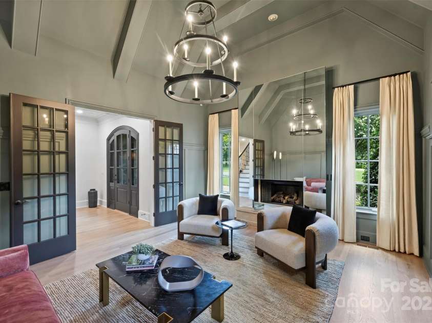 3021 Kings Manor Drive, Matthews, NC 28104.  MLS# CAR4281190, YatesRealty ID 30899. 